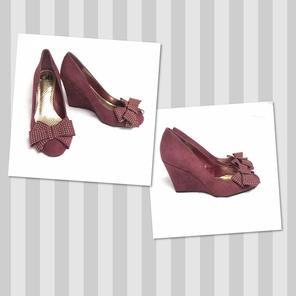 *New* Gianni Bini burgundy wedge heels ๐ - Picture 2 of 4